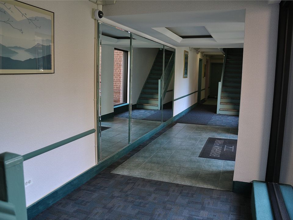 2nd image of 648 W Kawailani St