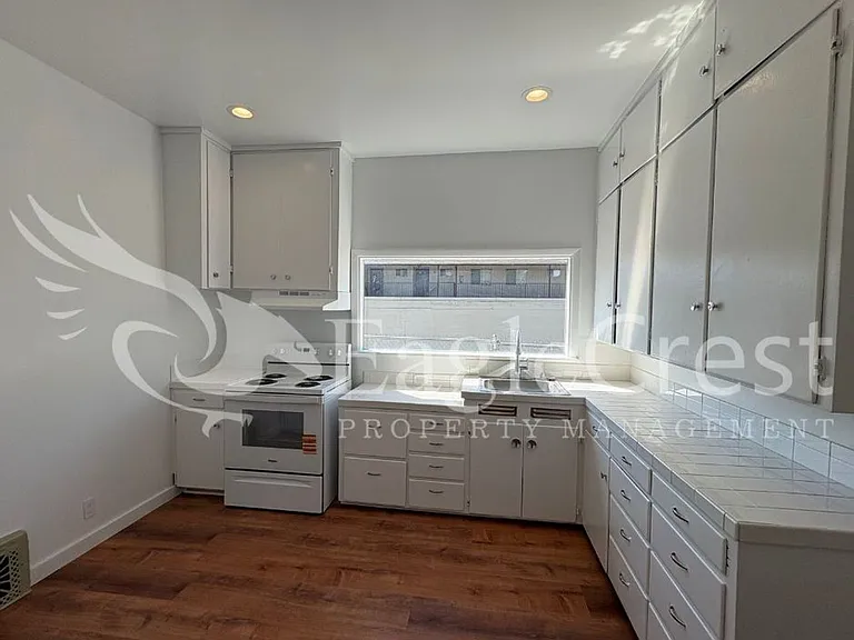 706 S College Ave — Photo 32