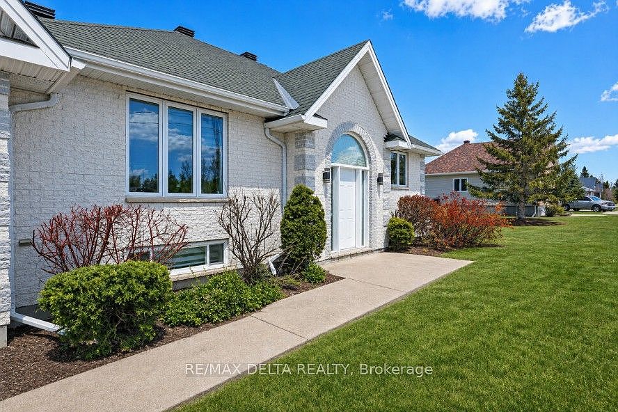 1st image of 2031 Devine Rd