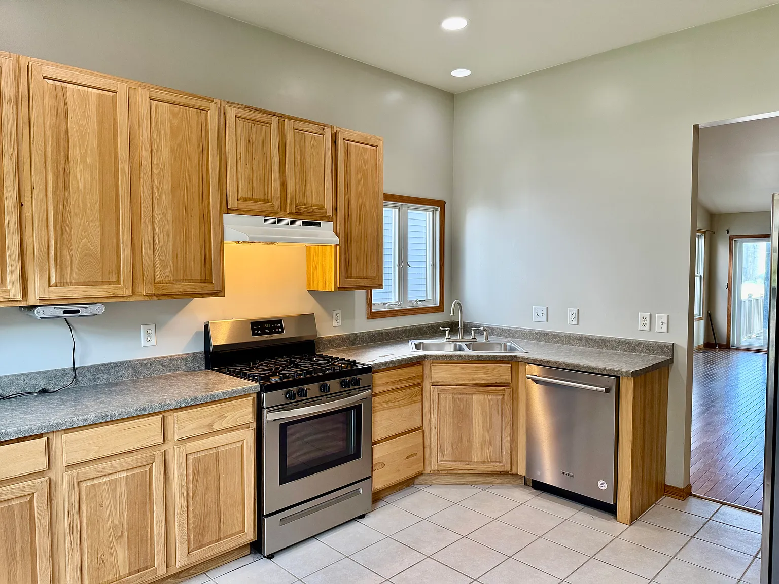 3 bed, 1450 sqft, $2,800 — Photo 2
