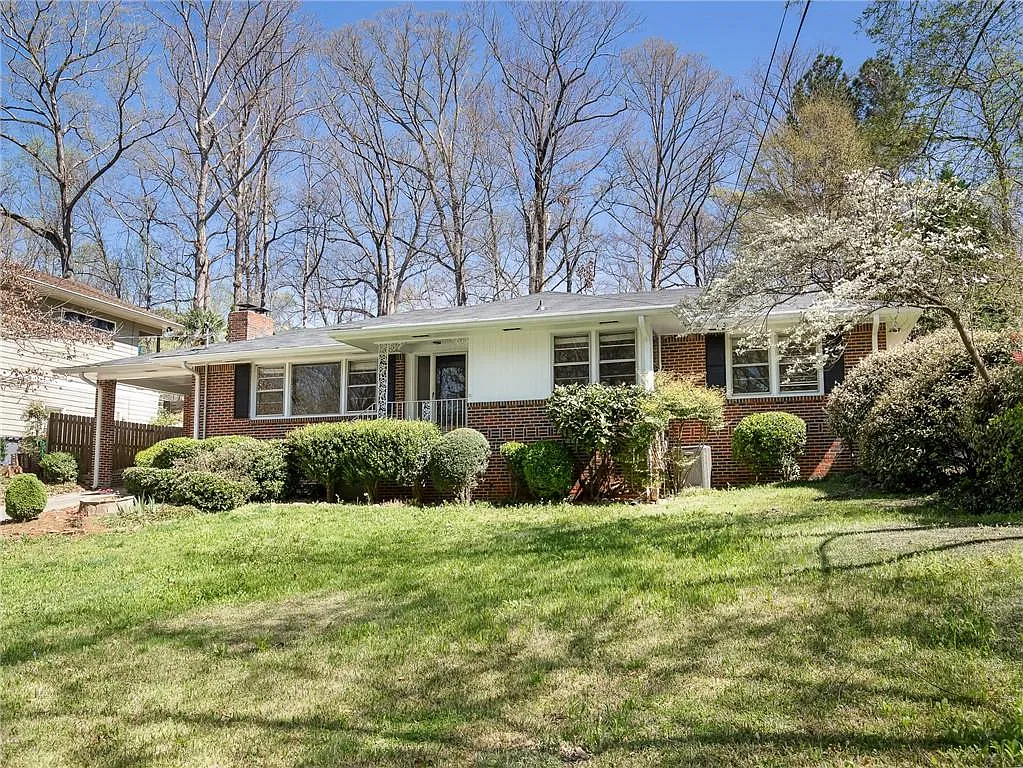 3 bed, 2.0 bath, 1676 sqft, $3,800 — Photo 2