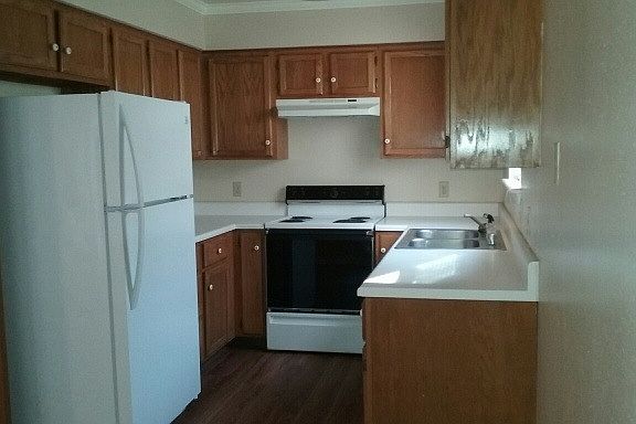 5th image of 2415 W C St
