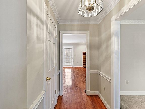 5th image of 1201 Parkview Way