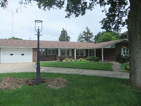 2nd image of 1508 Country Club Ln