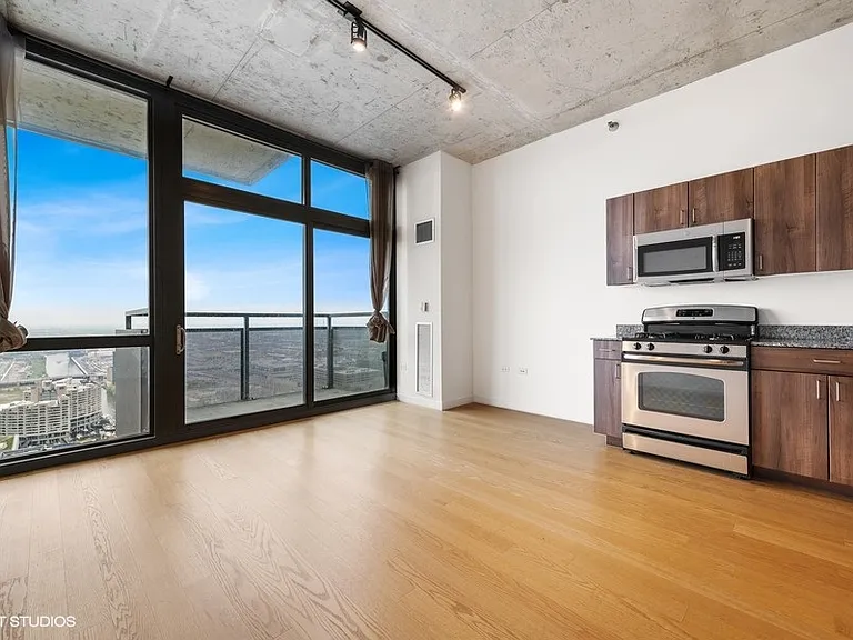 235 W Van Buren St #3806 — Photo 2