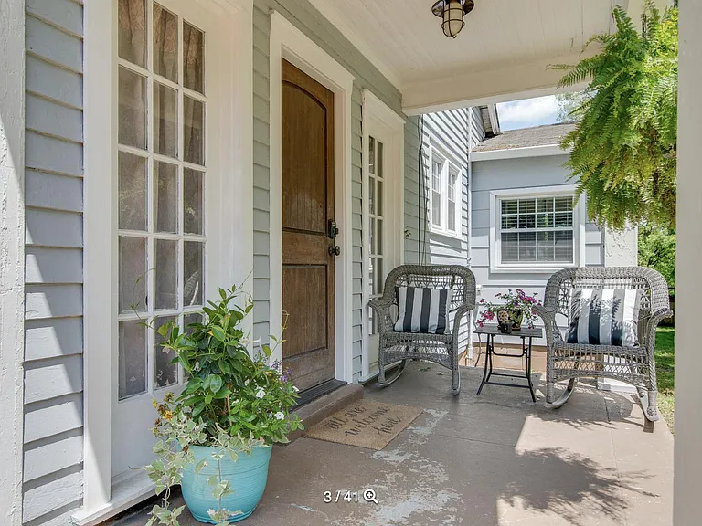 622 Benton Ave — Photo 2