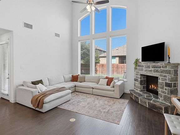 3rd image of 14928 Gentry Dr