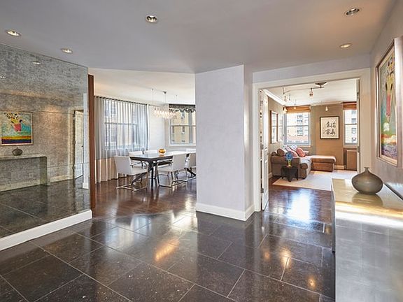 4th image of 255 W 85th St