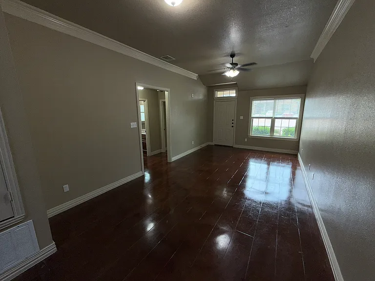 1002 Ferrara Cir #B — Photo 11