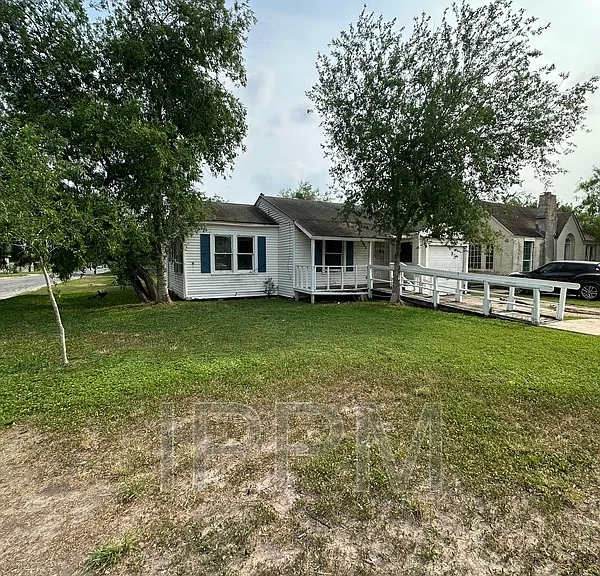 501 W Pierce Ave — Photo 1