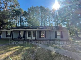 6419 Rockford Dr, Fayetteville, NC 28304