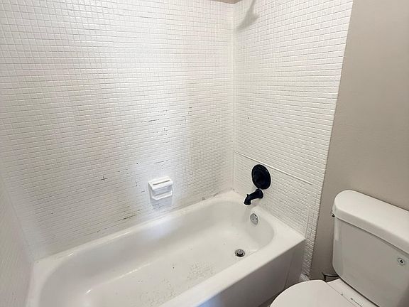 4th image of 506 Orange Dr APT 22