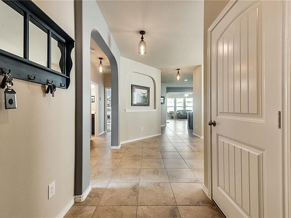 4th image of 1801 Lark Ln
