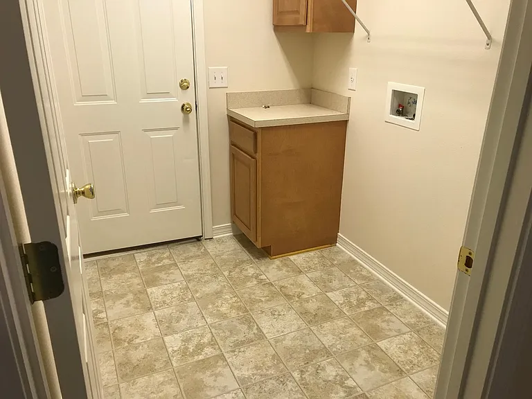 2642 Hidden Creek Dr — Photo 29
