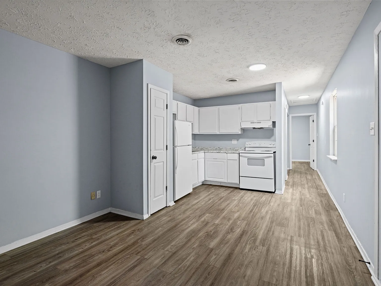 2 bed, 650 sqft, $1,300 — Photo 3