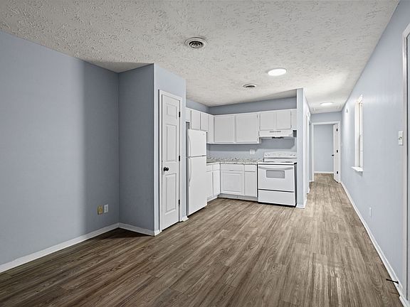 3rd image of 5237 Pocahontas Dr NE