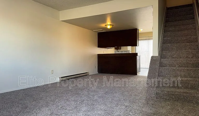 25 Royal Crest Dr #A — Photo 2
