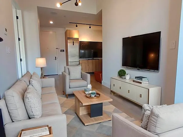 2807 Snyder Ave #301 — Photo 2