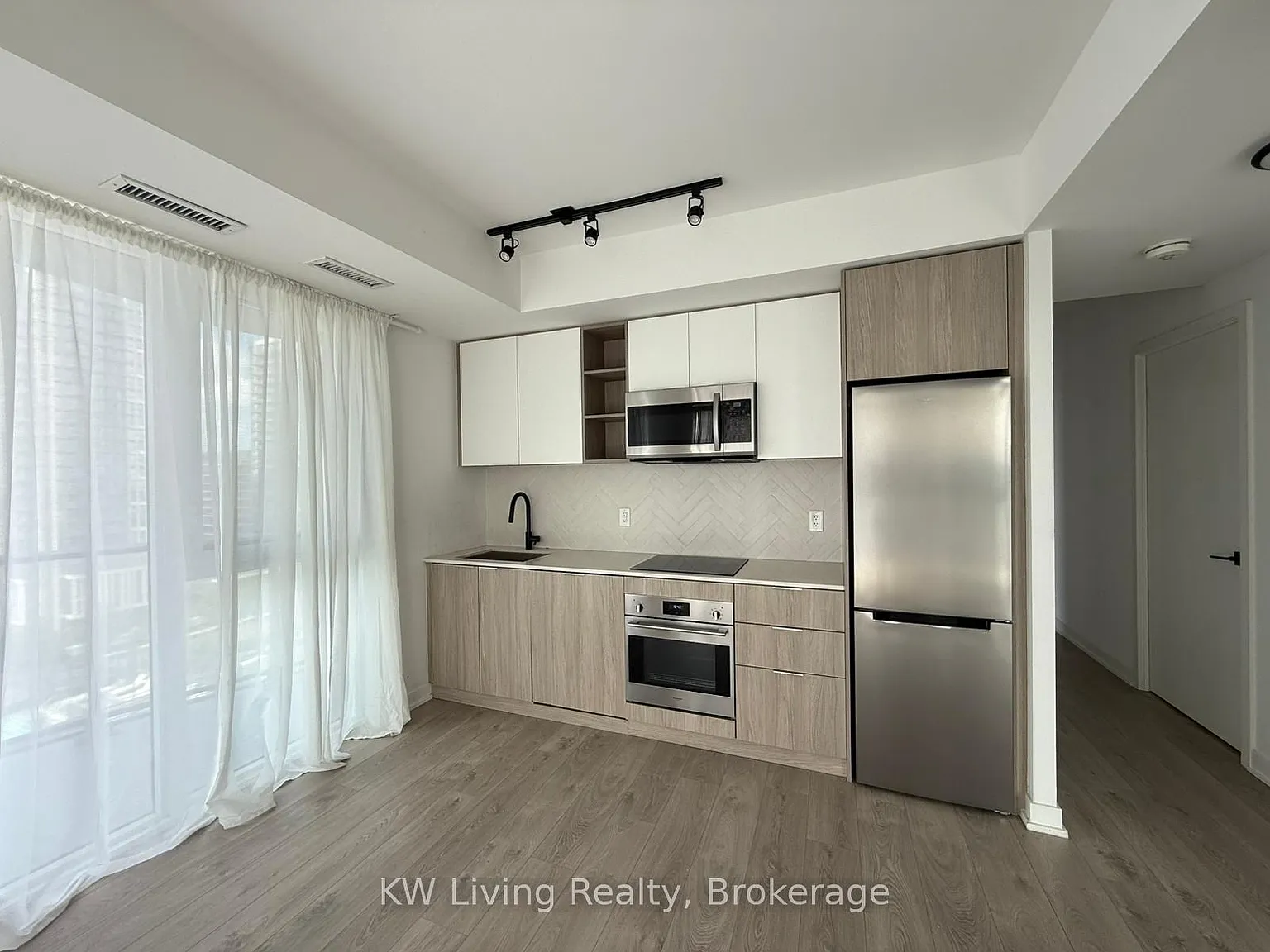 2 bed, $2,500 — Photo 4