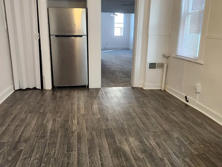 543 S Duke St — Photo 4