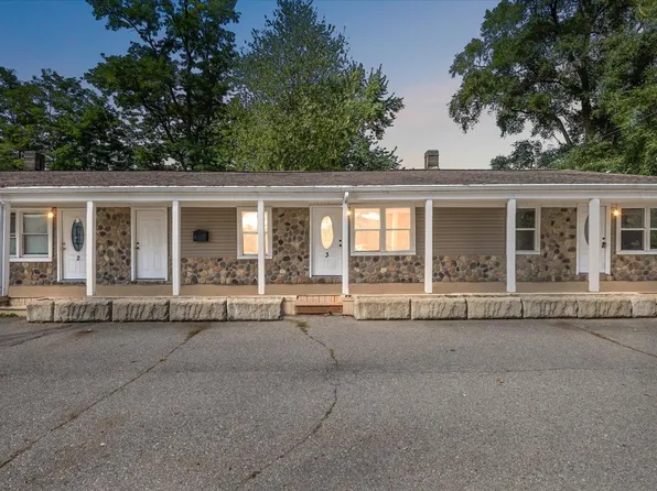 5155 Girard Dr, Pinckney, MI 48169