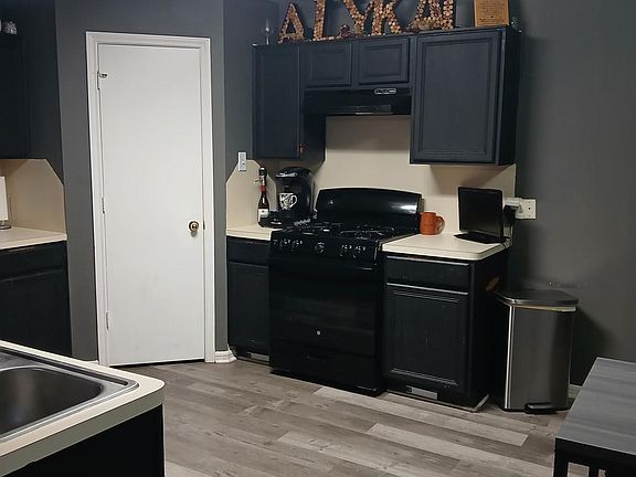 4th image of 3914 Floral Way Ct