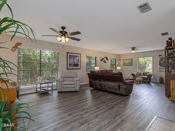 3rd image of 5 Pebble Beach Dr