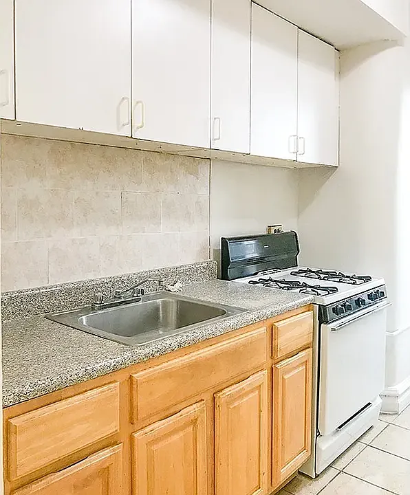 141 E 54th St #3A