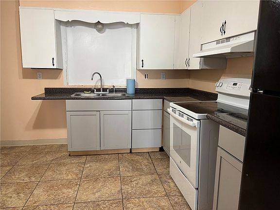 5th image of 427 Schuyler Ave