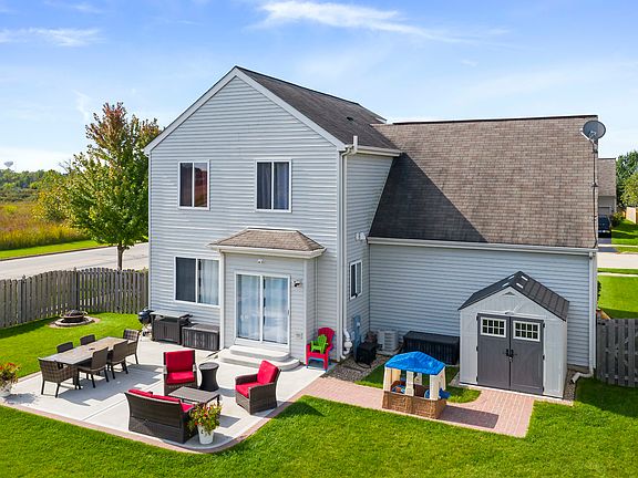 3rd image of 2478 Montclair Ln