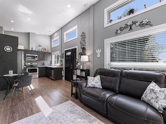 5th image of 3644 Galiano Dr