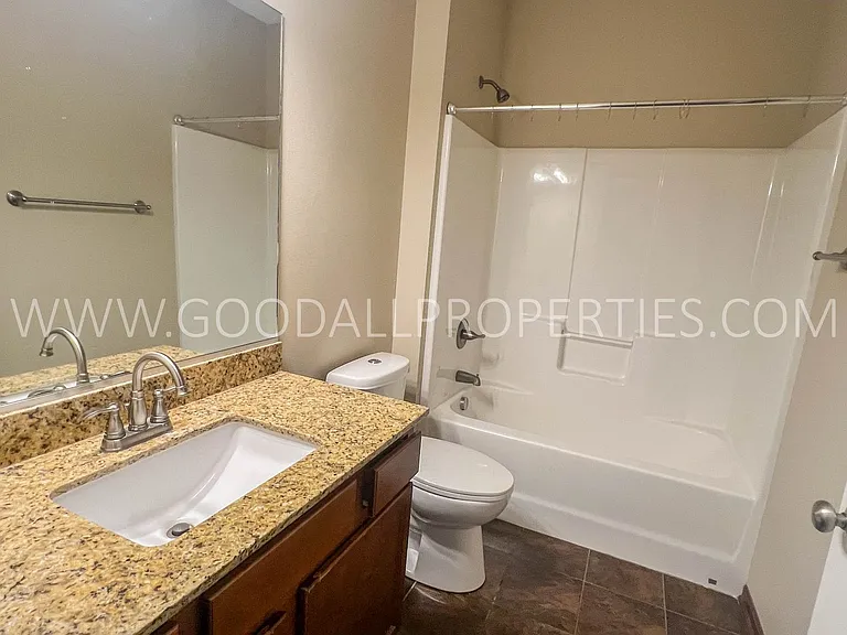 1211 NE Windsor Dr #105 — Photo 11