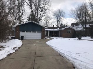 2071 Lakeshire Dr, West Bloomfield, MI 48323