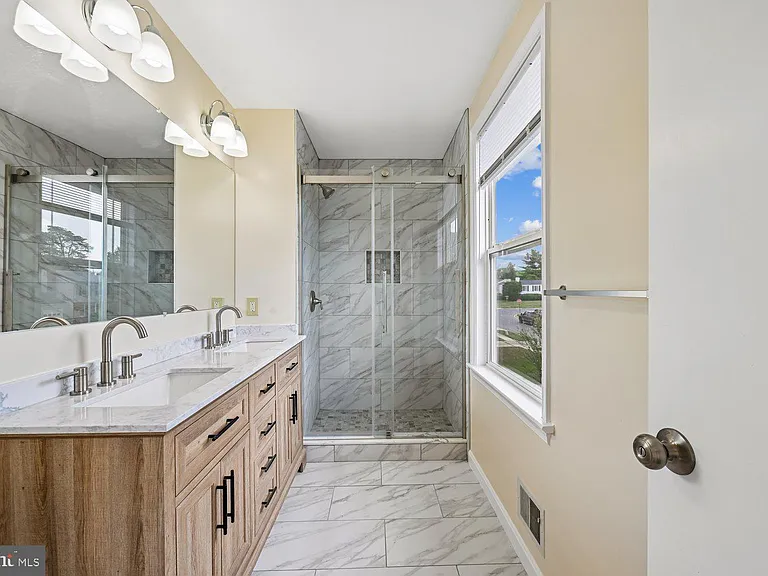 8805 Bolero Ct — Photo 30