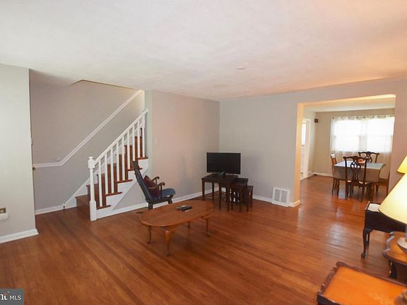2nd image of 3040 W Court Ave
