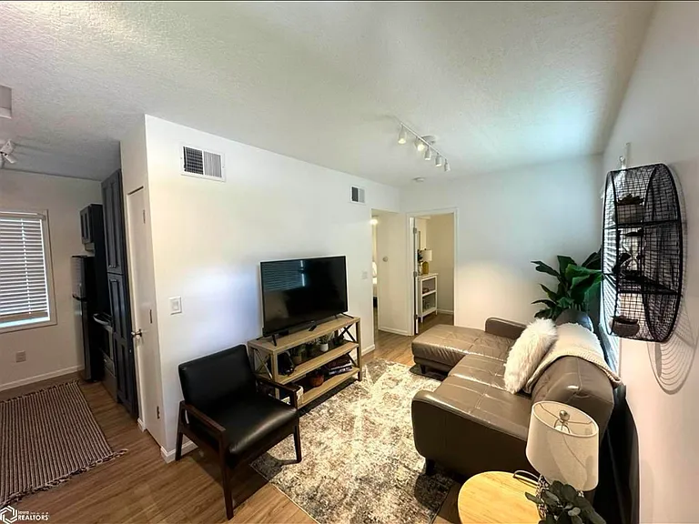1407 S Shore Dr — Photo 10