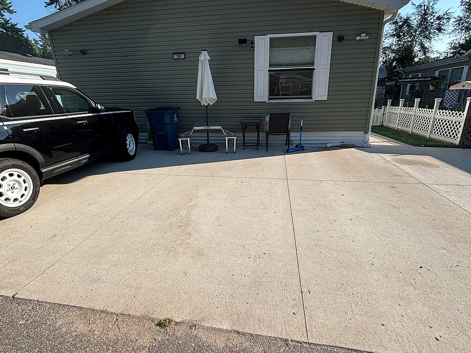 2nd image of 29 Crestwood Dr