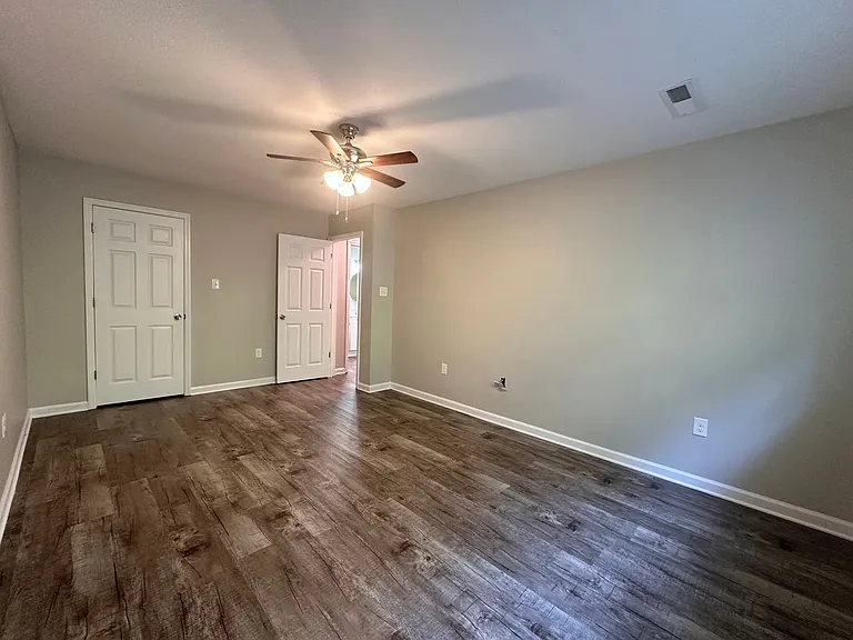 1415-1437 Dutch Valley Dr — Photo 10