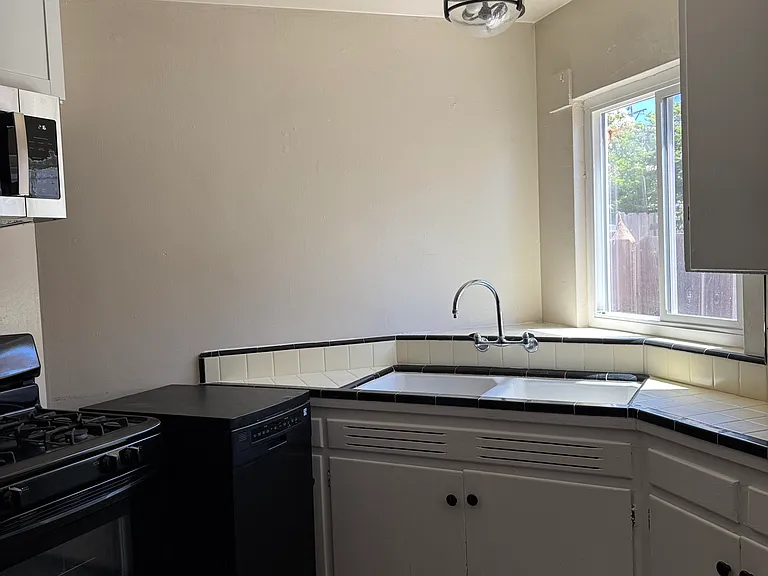 175 W I St #2 — Photo 33