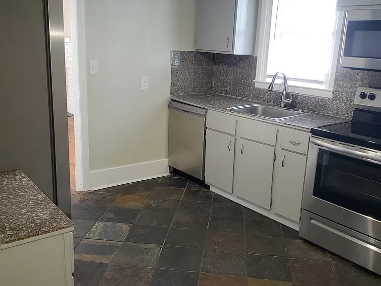 638 E 39th St — Photo 5