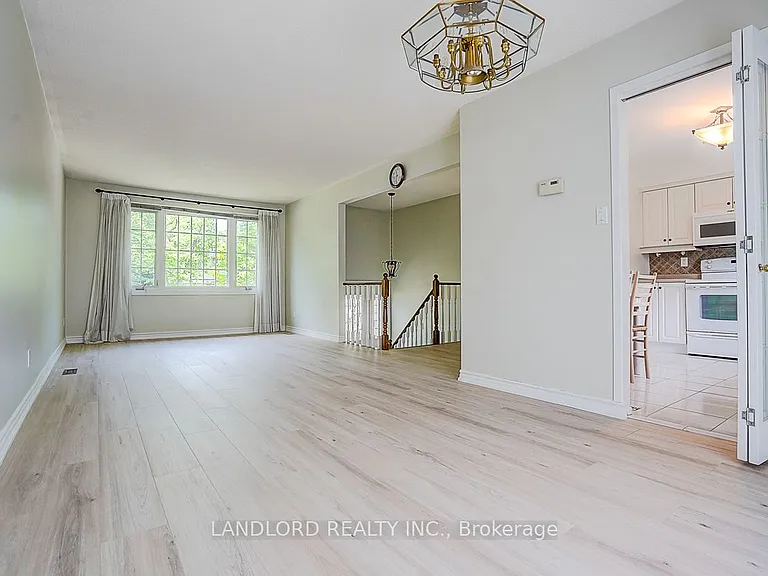 2294 Wyandotte Dr — Photo 16