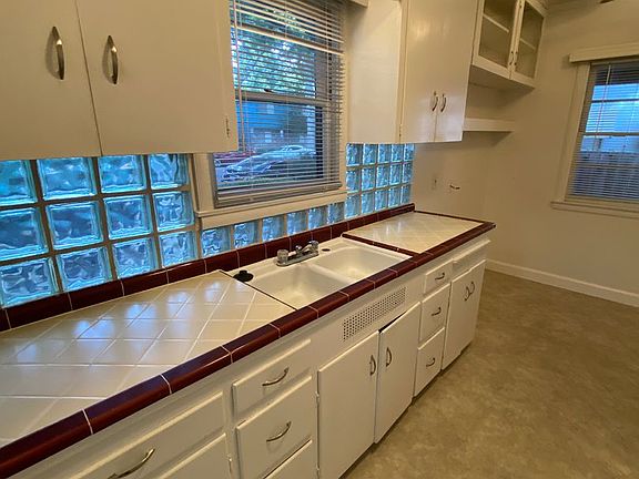 4th image of 2410 F St APT 1