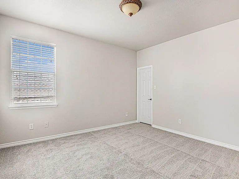 605 Port Royale Way — Photo 21