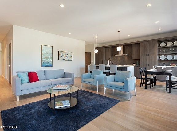 3rd image of 1745 N Hoyne Ave #1E
