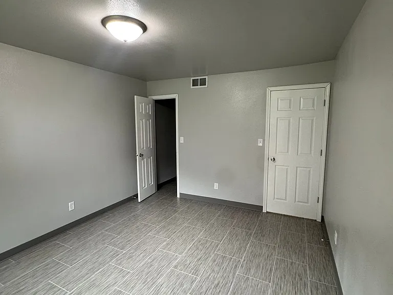 Taylor's Place Apartments — Photo 10