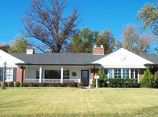 795 Greenview Dr, Saint Louis, MO 63122