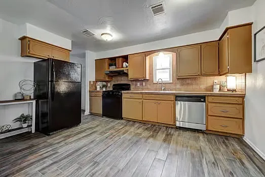 2124 Marshall Drive - 1 — Photo 2