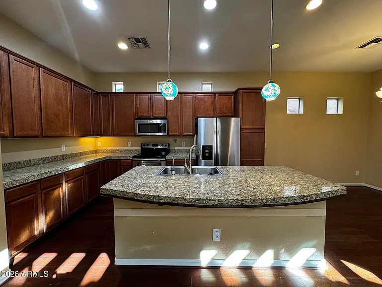 837 W Village Pkwy — Photo 6