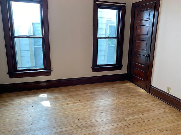 5th image of 3335 N Oakland Ave #1