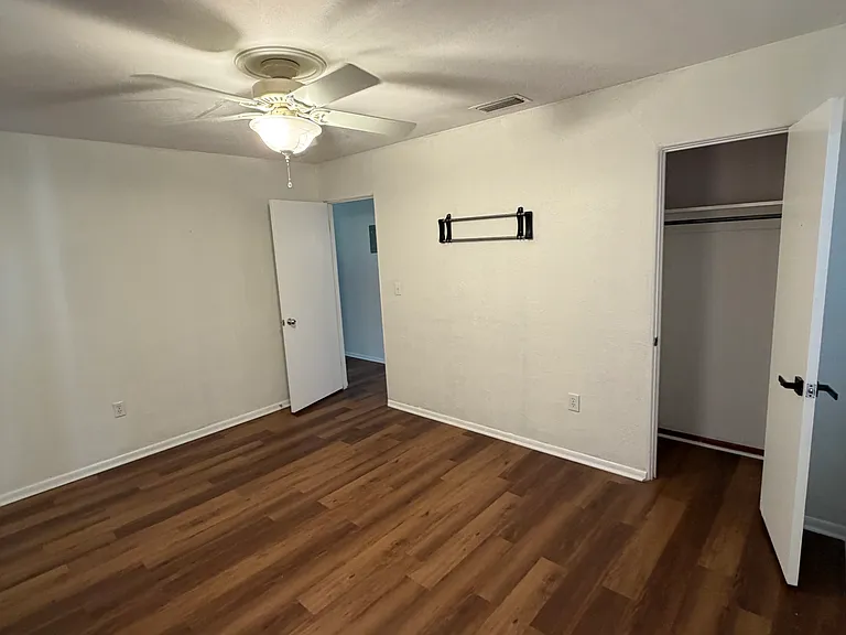 11711 Judge Ave — Photo 6